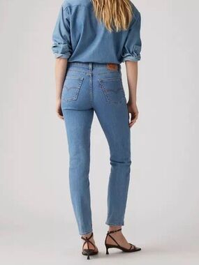 Levi's Women's Straight-Leg Jeans in Medium Blue Wash